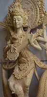 木彫女神サラスワティ