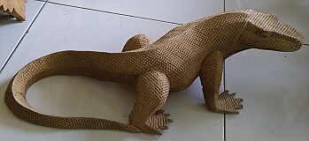 木彫り動物　コモド・ドラゴン